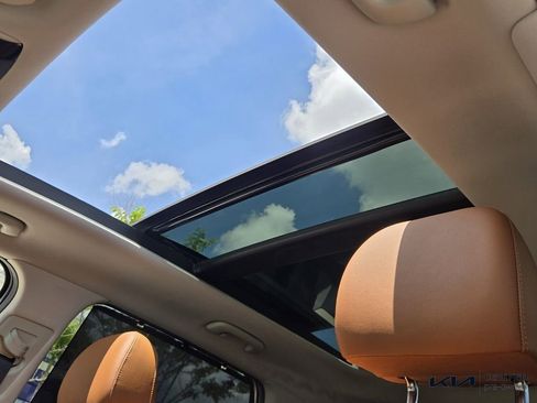 Certified 2023 Kia Sorento SX Prestige image 24