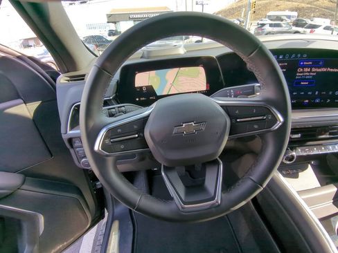 Used 2025 Chevrolet Suburban Z71 image 23