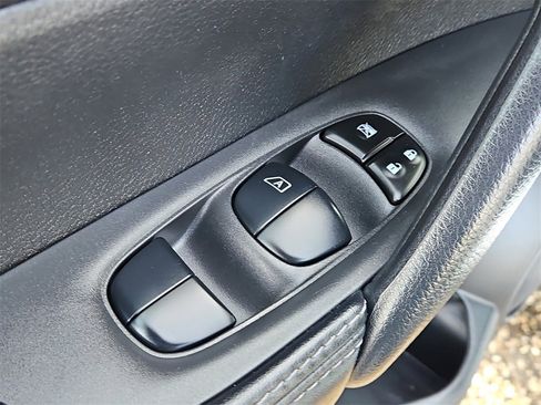 Used 2020 Nissan Rogue Sport S image 20