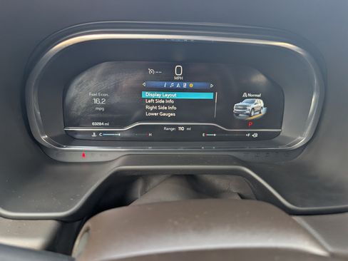 Used 2024 Chevrolet Suburban LT RWD image 19