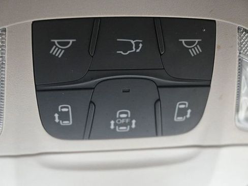 Used 2023 Chrysler Pacifica Touring-L image 23