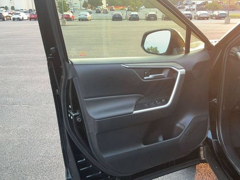 Used 2022 Toyota RAV4 SE w/ Convenience Package AWD/4WD image 14