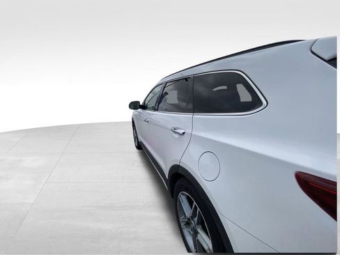 Used 2017 Hyundai Santa Fe Limited image 9