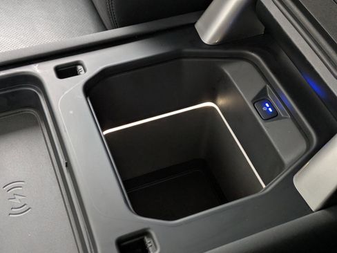 Certified 2024 Land Rover Defender 130 X-Dynamic SE image 23