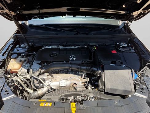 Used 2020 Mercedes-Benz GLB 250 4MATIC image 38