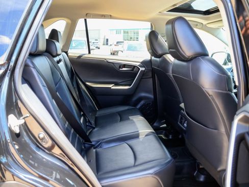 Used 2019 Toyota RAV4 Limited FWD image 12