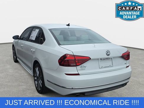 Used 2018 Volkswagen Passat 2.0T R-Line w/ R-Line Lighting Package FWD image 7