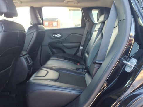 Used 2019 Jeep Cherokee Trailhawk w/ Comfort/Convenience Group image 9