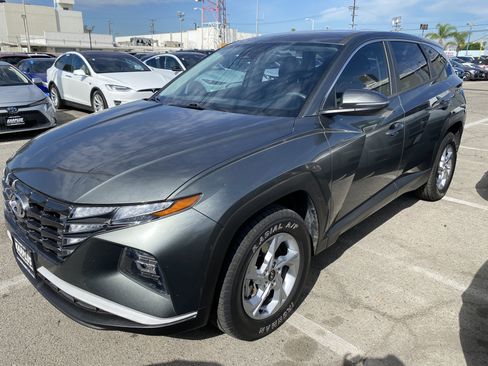 Used 2022 Hyundai Tucson SE AWD/4WD image 2