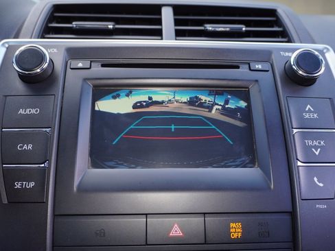 Used 2016 Toyota Camry SE image 16