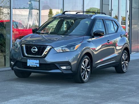 Used 2019 Nissan Kicks SR w/ SR Premium Package FWD image 7