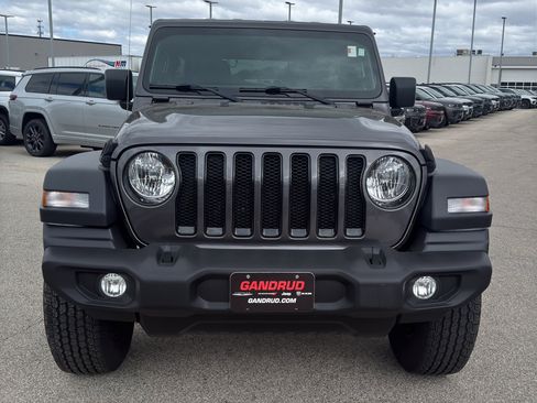 Used 2021 Jeep Wrangler Unlimited Sport AWD/4WD image 3