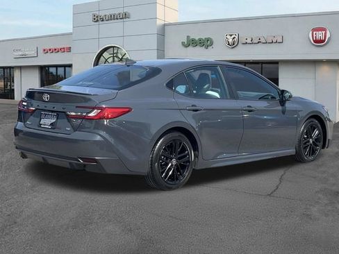 Used 2025 Toyota Camry SE FWD image 7