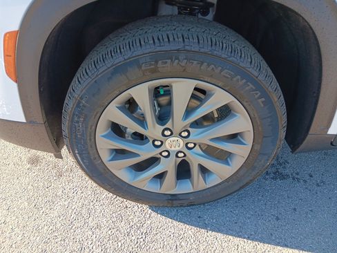 New 2026 Buick Enclave Preferred w/ LPO, Floor Liner Package image 2