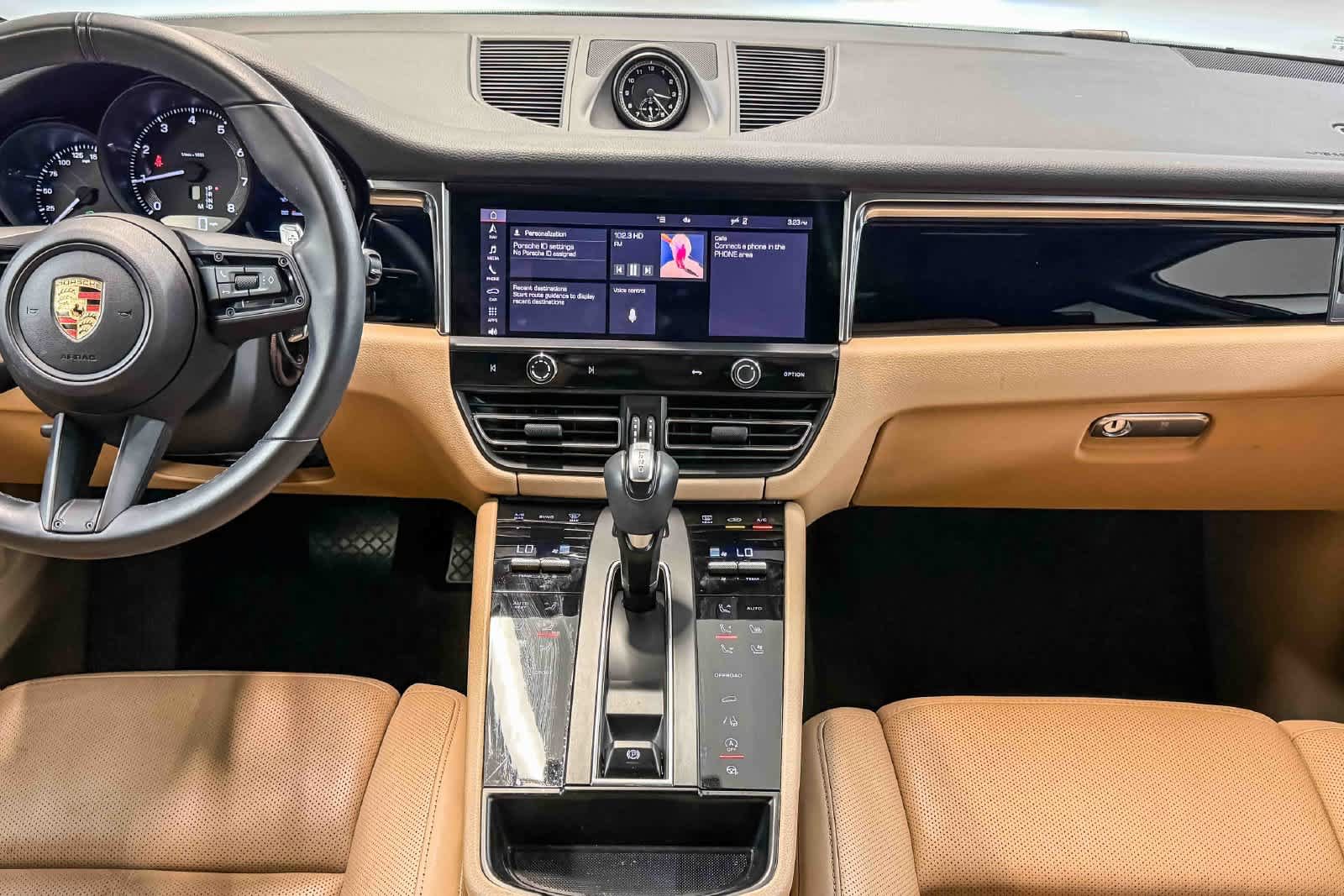 Certified 2023 Porsche Macan AWD/4WD image 17