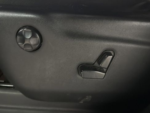 Used 2021 Jeep Grand Cherokee Laredo image 17