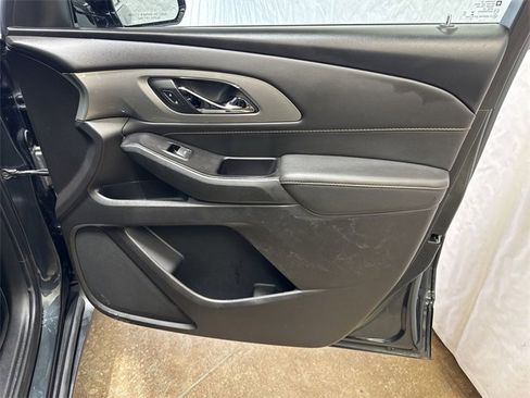 Used 2020 Chevrolet Traverse LT w/ LPO, Floor Liner Package image 29