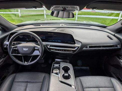 Used 2024 Cadillac Lyriq Sport AWD/4WD image 31