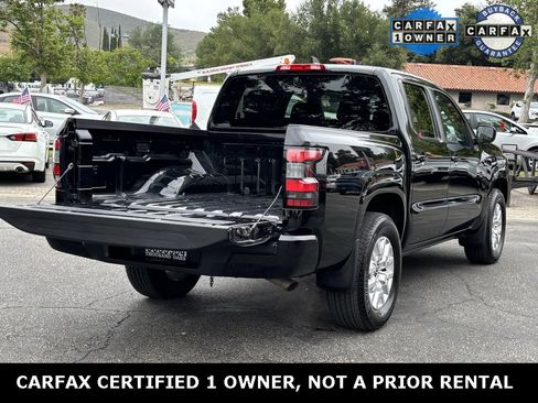 Used 2023 Nissan Frontier SV image 2