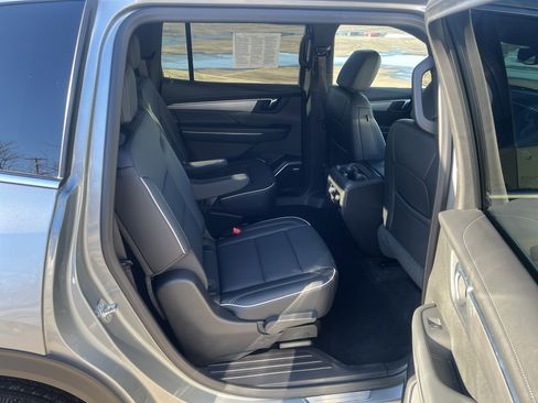 Used 2025 Buick Enclave Preferred image 16