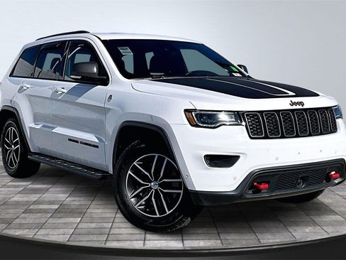 Used 2018 Jeep Grand Cherokee Trailhawk w/ Trailhawk Luxury Group image 2