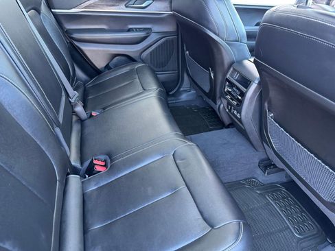 Used 2023 Jeep Grand Cherokee Limited image 13