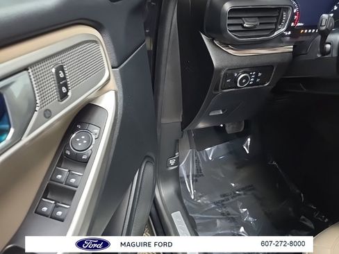 Used 2023 Ford Explorer Limited image 30