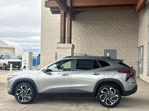 New 2026 Chevrolet Trax RS w/ Driver Confidence Package image 2