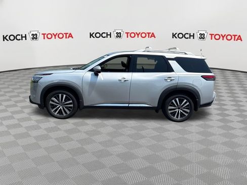 Used 2022 Nissan Pathfinder Platinum w/ Cargo Package AWD/4WD image 4