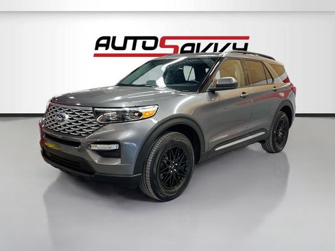 Used 2024 Ford Explorer XLT w/ Equipment Group 202A AWD/4WD image 3