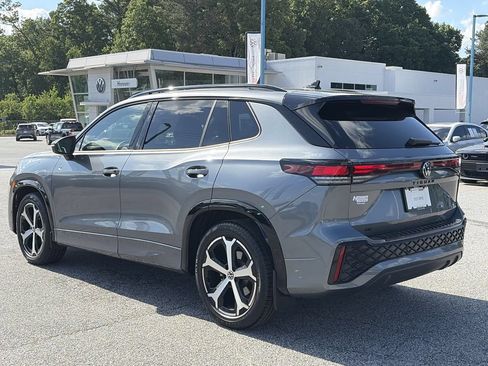Certified 2026 Volkswagen Tiguan SE R-Line FWD image 4