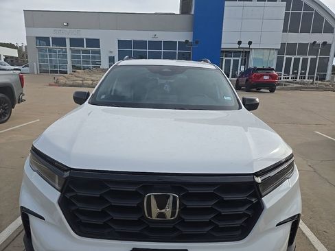 Used 2025 Honda Pilot Sport image 4