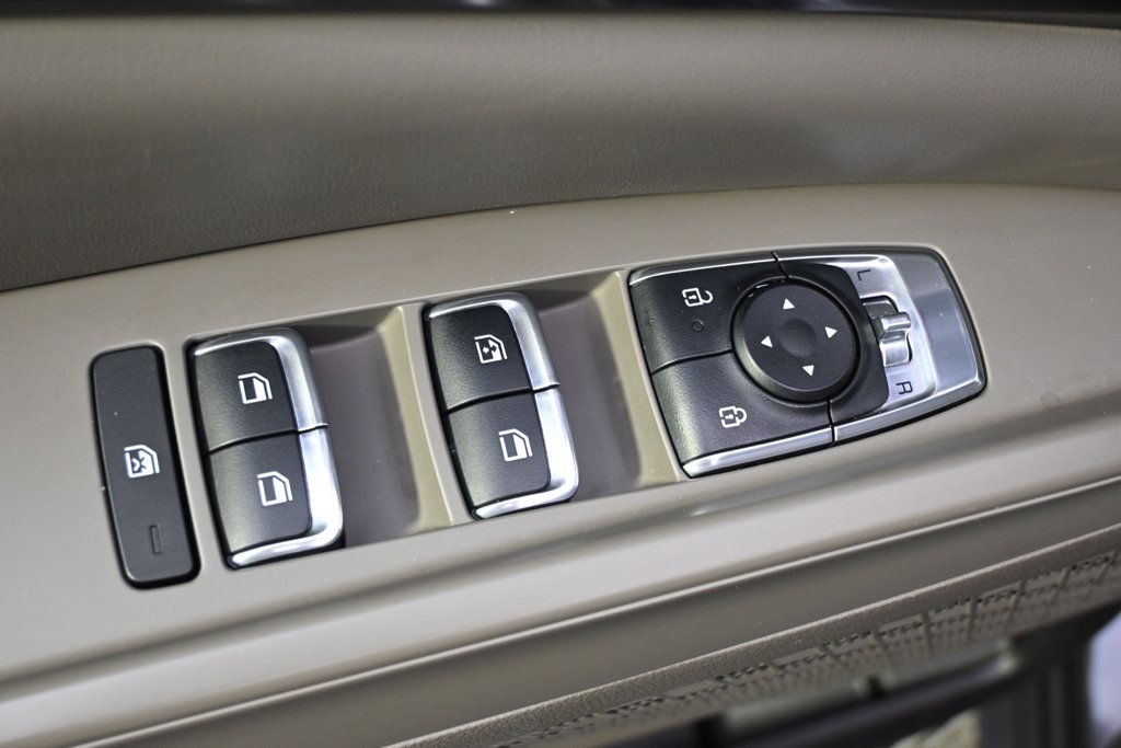 Used 2025 Kia Carnival FWD image 24
