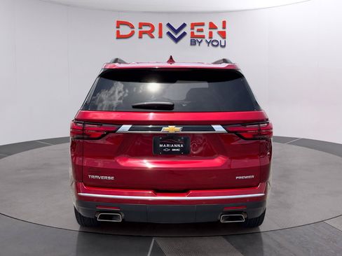 Used 2023 Chevrolet Traverse Premier FWD image 4
