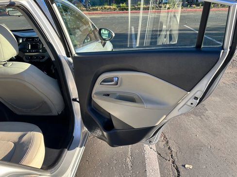 Used 2013 Kia Rio EX w/ Convenience Pkg image 13