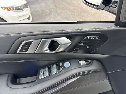 Used 2023 BMW X7 xDrive40i w/ M Sport Package image 12