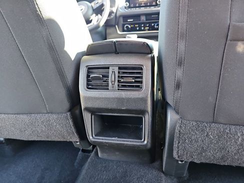 Used 2023 Nissan Rogue S image 15