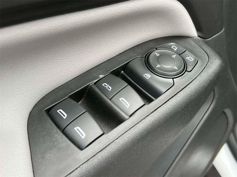 Used 2022 Chevrolet Equinox LS w/ LS Convenience Package image 17