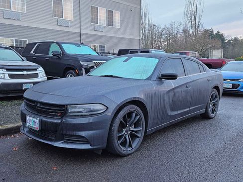 Used 2016 Dodge Charger SE w/ Blacktop Package image 6