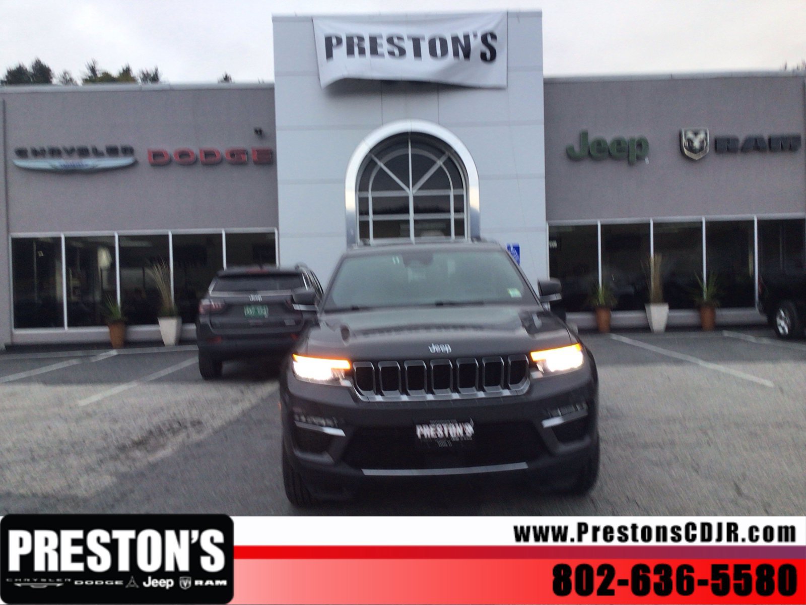 Used 2024 Jeep Grand Cherokee Limited 4xe AWD/4WD image 7