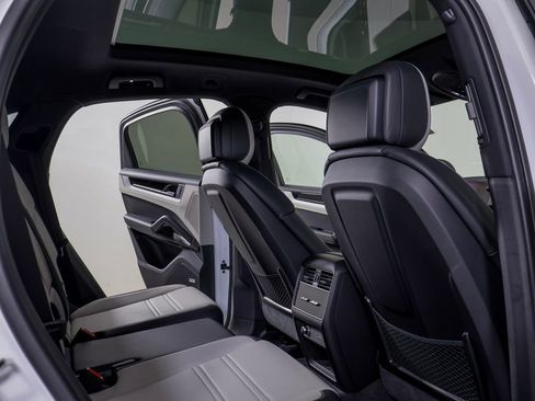 Certified 2025 Porsche Cayenne E-Hybrid Coupe AWD/4WD image 9