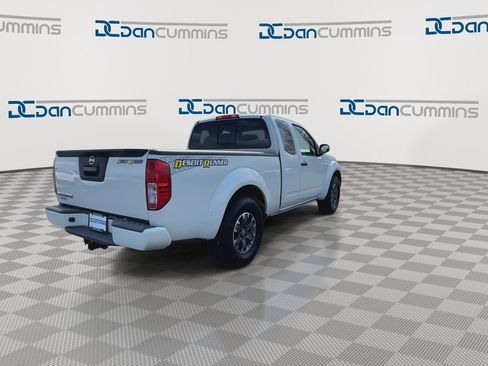 Used 2016 Nissan Frontier Desert Runner image 8
