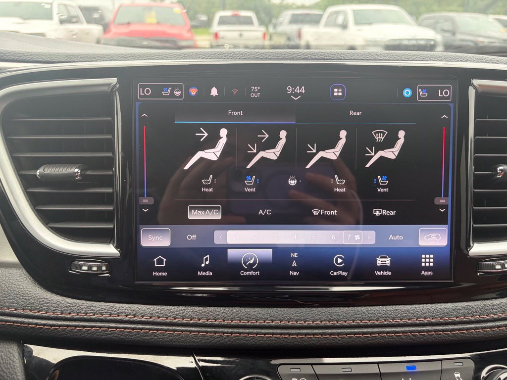 Used 2024 Chrysler Pacifica Pinnacle FWD image 30