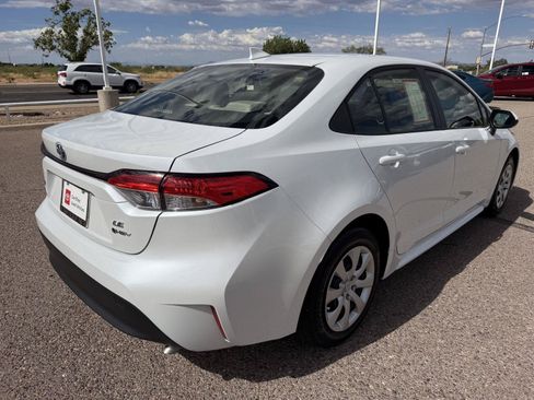 Certified 2025 Toyota Corolla LE FWD image 5