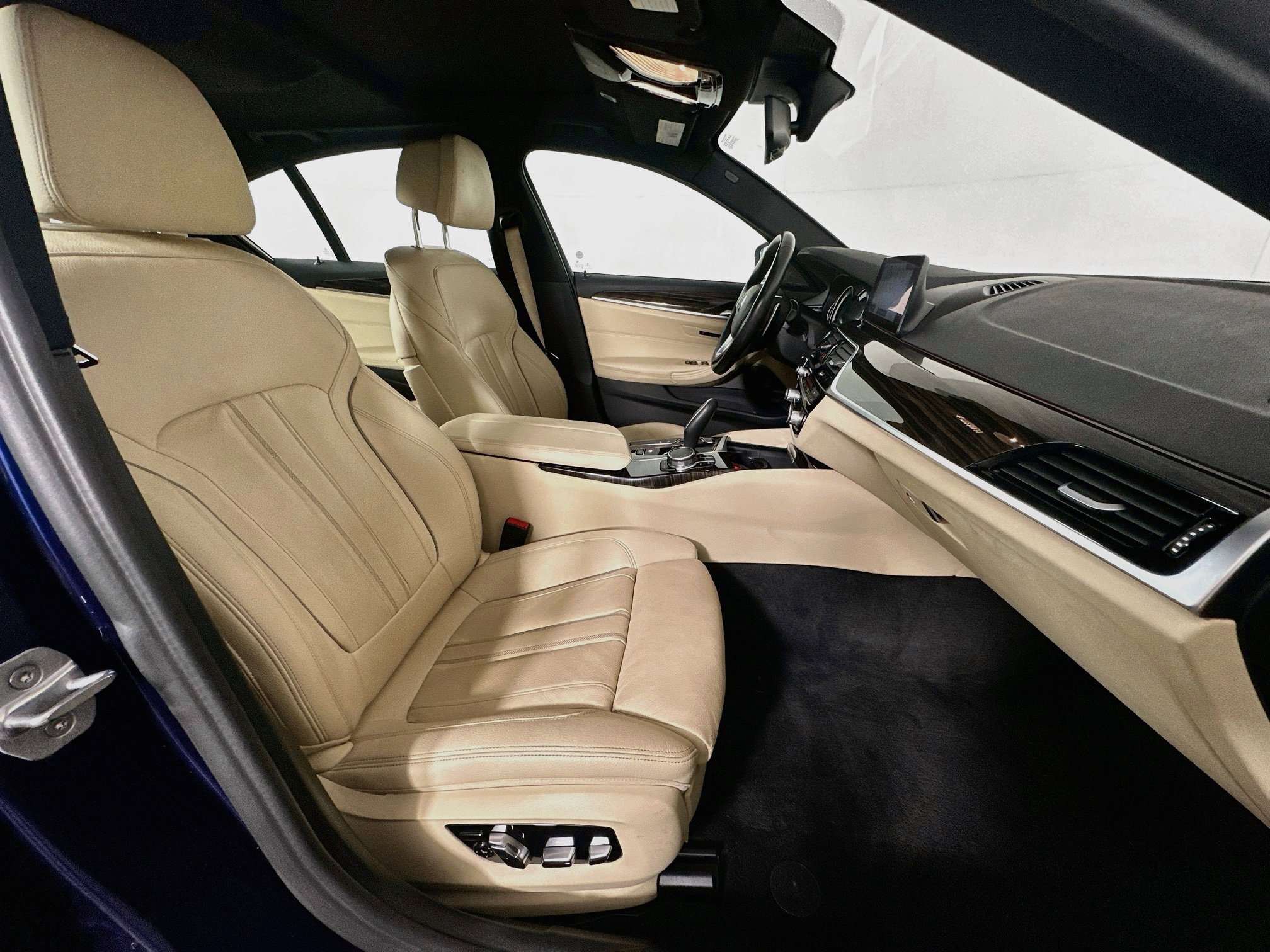 Used 2019 BMW 530i w/ Premium Package RWD image 32