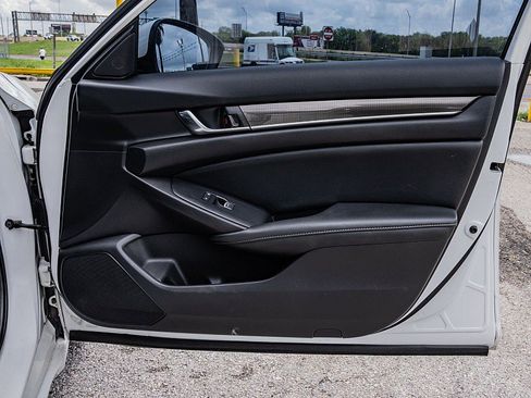 Used 2019 Honda Accord Sport image 12