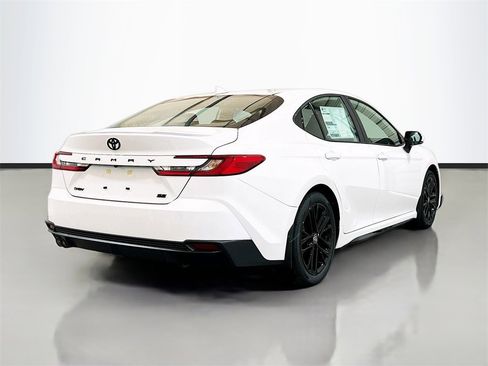 New 2026 Toyota Camry SE image 4