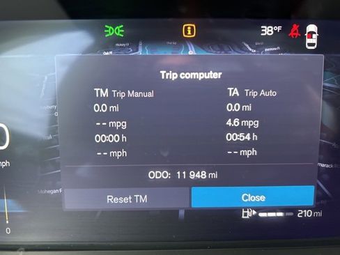 Certified 2025 Volvo XC60 B5 Plus image 21