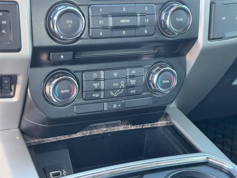 Used 2017 Ford F250 Lariat w/ Chrome Package image 26