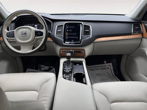 Used 2021 Volvo XC90 T6 Momentum w/ Climate Package image 12